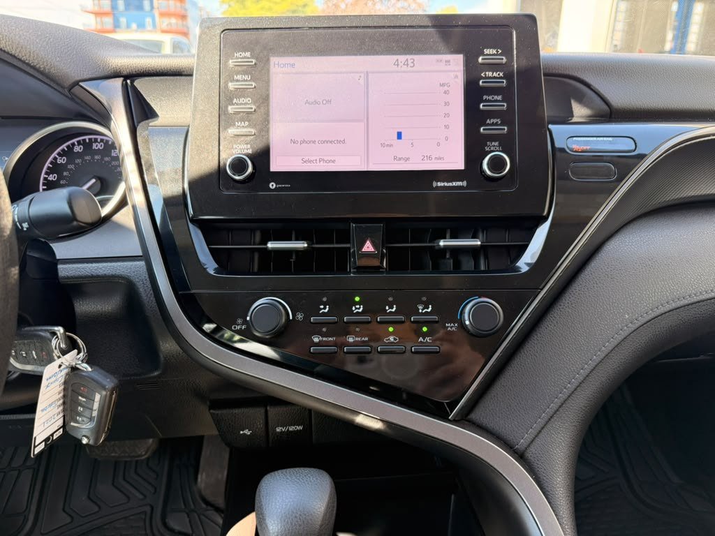 Used 2021 Toyota Camry LE AWD/4WD image 28