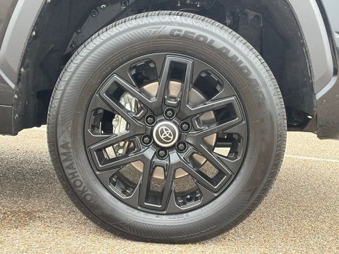 Used 2024 Toyota Tundra Limited image 8