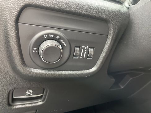 New 2025 Jeep Grand Cherokee Altitude image 11