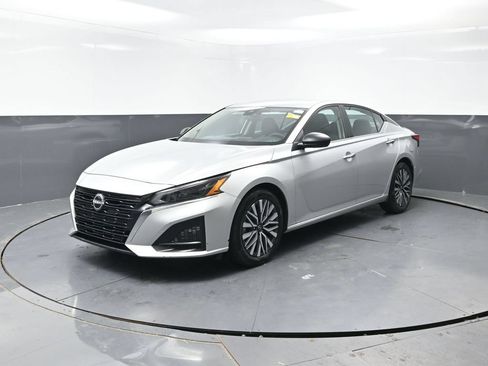 Used 2024 Nissan Altima 2.5 SV FWD image 55
