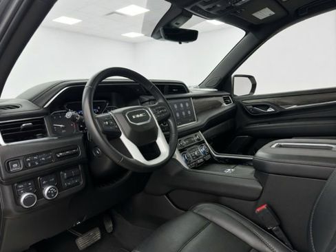 Used 2021 GMC Yukon XL Denali w/ Denali Premium Package image 11