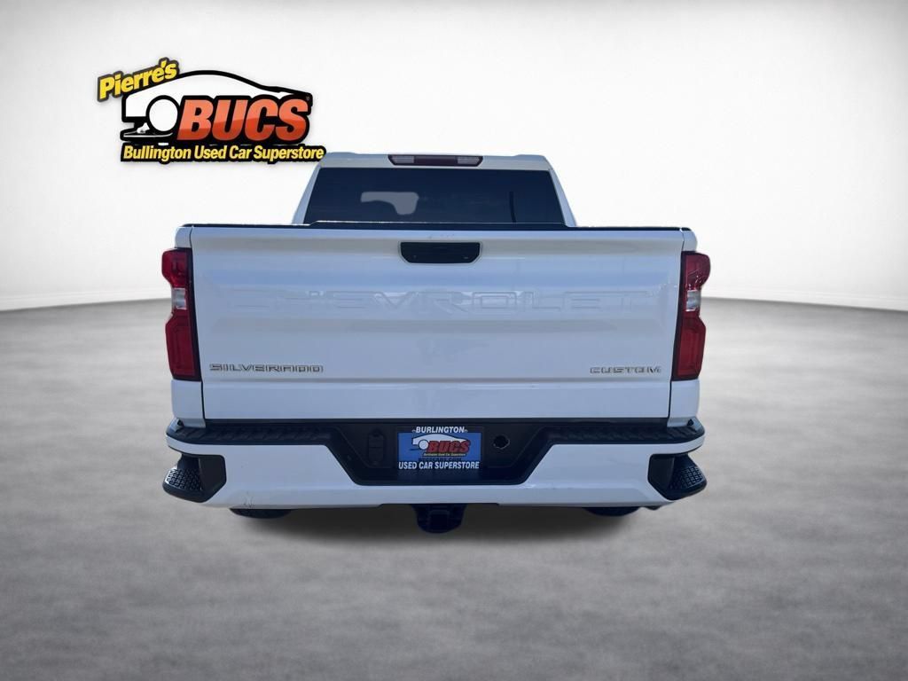 Used 2020 Chevrolet Silverado 1500 Custom w/ Custom Value Package AWD/4WD image 4
