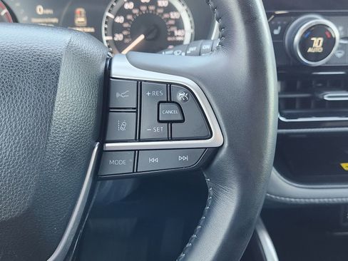 Used 2023 Toyota Highlander XSE image 32