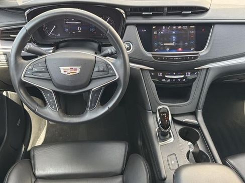 Used 2017 Cadillac XT5 Luxury w/ Driver Awareness Package FWD image 24