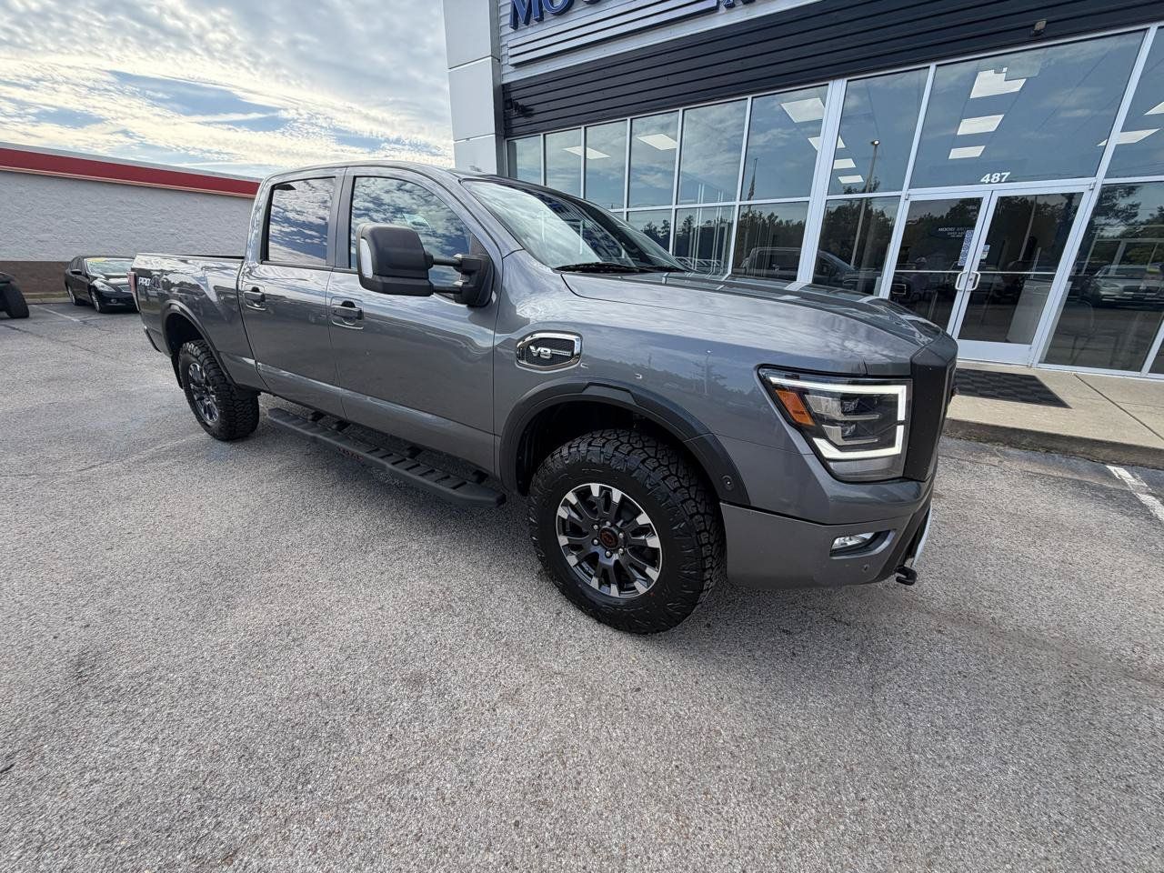 Used 2023 Nissan Titan PRO-4X w/ Pro-4x Convenience Package AWD/4WD image 2