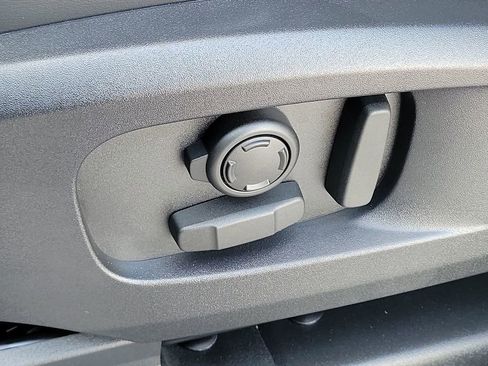 New 2026 Land Rover Defender 110 X-Dynamic SE image 26