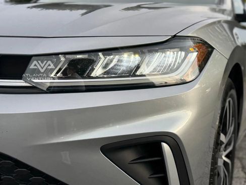 Used 2025 Volkswagen Jetta SE image 9