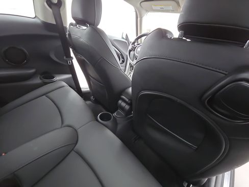 Used 2022 MINI Cooper SE w/ Driver Assistance Package image 11