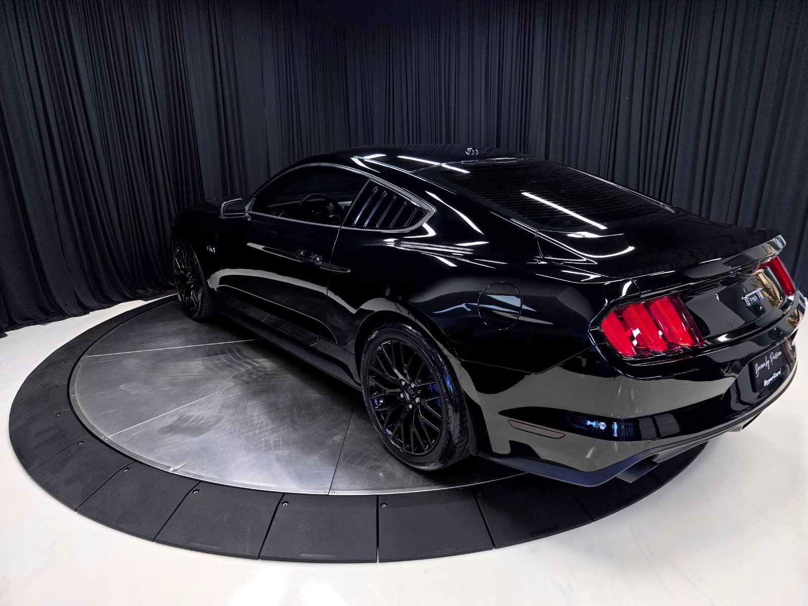 Used 2017 Ford Mustang GT Premium w/ GT Performance Package RWD image 11