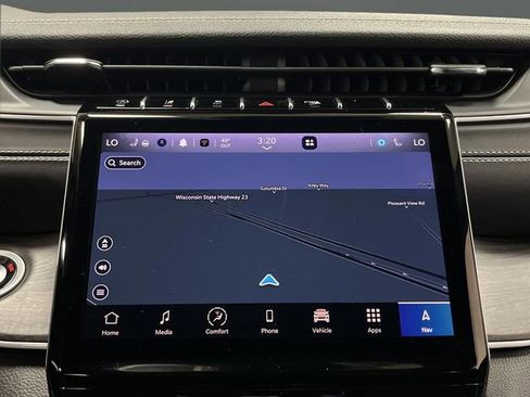 Used 2024 Jeep Grand Cherokee Limited image 10