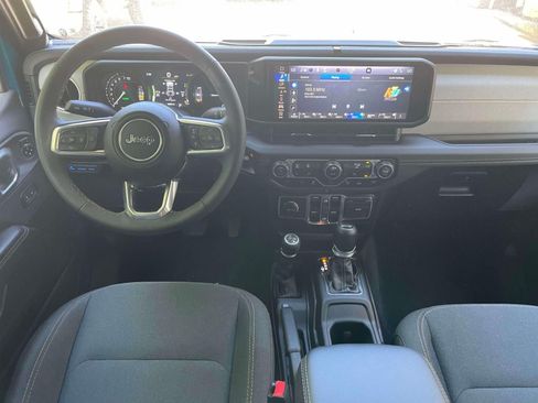 Used 2024 Jeep Wrangler Unlimited Sahara w/ Technology Group AWD/4WD image 13