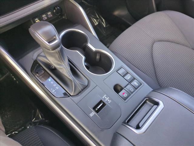 Used 2025 Toyota Highlander LE FWD image 12
