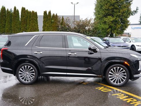 Used 2023 Hyundai Palisade Calligraphy image 4