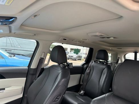 Used 2024 Kia Carnival SX Prestige FWD image 3