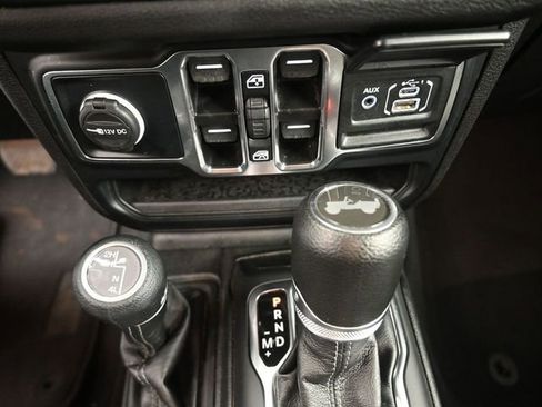 Used 2024 Jeep Wrangler Sport S image 31