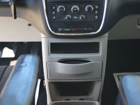 Used 2013 Dodge Grand Caravan SE image 40