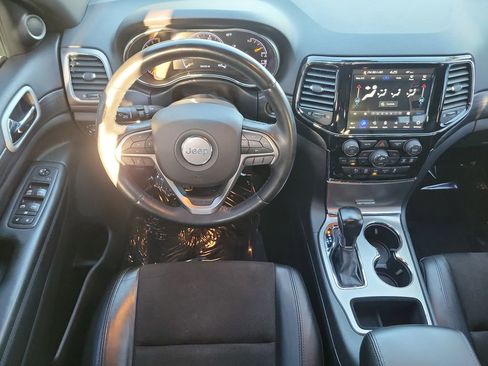 Used 2020 Jeep Grand Cherokee Altitude image 15