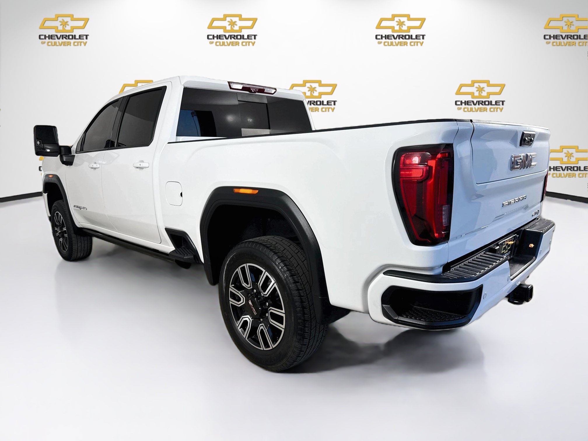 Used 2023 GMC Sierra 2500 AT4 w/ AT4 Premium Plus Package AWD/4WD image 6