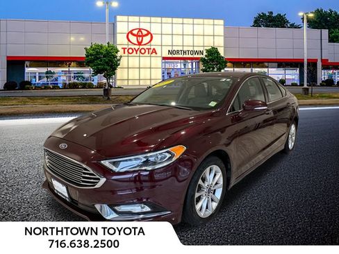 Used 2017 Ford Fusion SE FWD image 1
