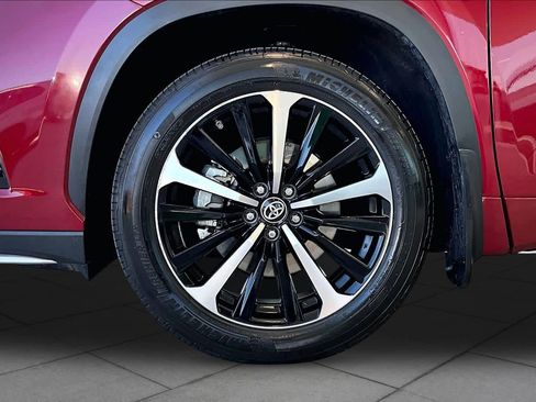 Used 2022 Toyota Highlander XSE FWD image 10