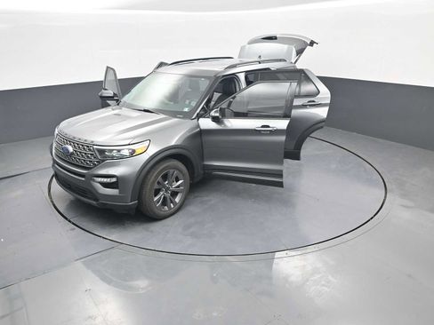 Used 2024 Ford Explorer XLT w/ Equipment Group 202A AWD/4WD image 53