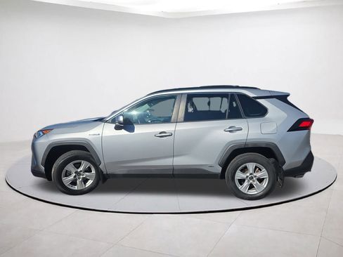 Used 2021 Toyota RAV4 XLE w/ Convenience Package image 4