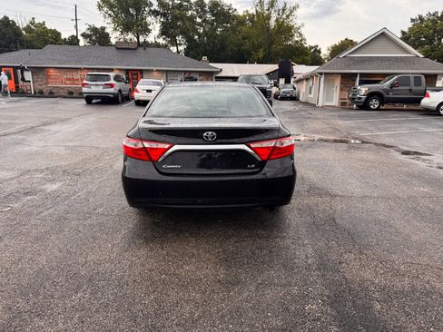 Used 2017 Toyota Camry LE FWD image 4