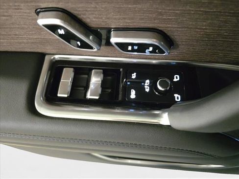 New 2025 Land Rover Range Rover SE image 28