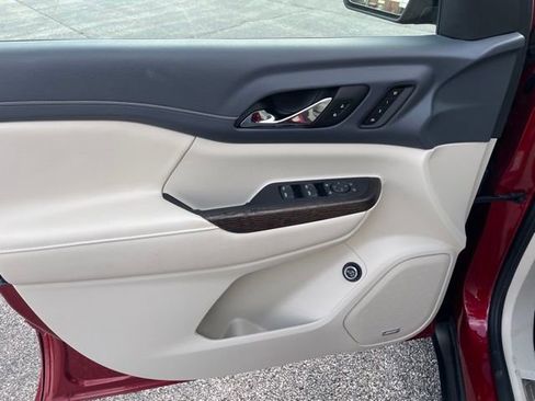 Used 2023 GMC Acadia Denali w/ Denali Ultimate Package image 9