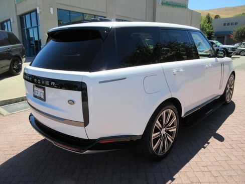 Used 2023 Land Rover Range Rover SE AWD/4WD image 2