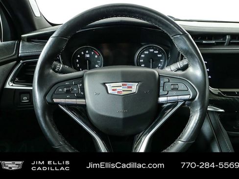 Used 2020 Cadillac XT6 Premium Luxury image 11