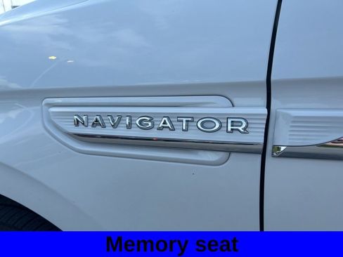 Used 2023 Lincoln Navigator Reserve AWD/4WD image 5