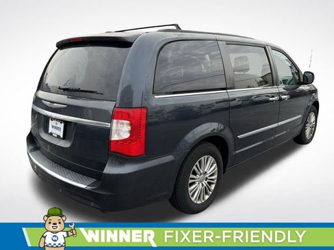 Used 2014 Chrysler Town & Country Touring-L w/ Driver Convenience Group image 5
