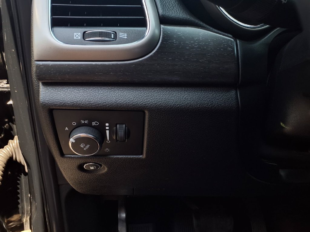 Used 2018 Jeep Grand Cherokee Altitude RWD image 15