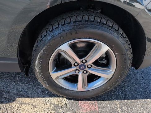 Used 2022 Ford Edge SEL w/ Convenience Package image 3