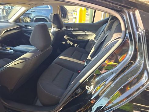 Used 2025 Nissan Altima 2.5 SV w/ SV Premium Package FWD image 4