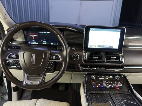 Used 2020 Lincoln Navigator Black Label w/ Cargo Convenience Package image 22