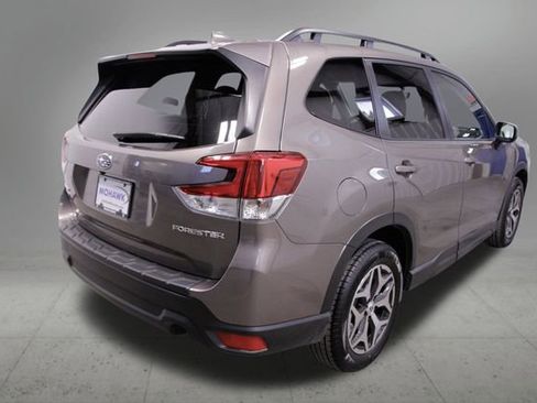 Used 2023 Subaru Forester Premium image 5
