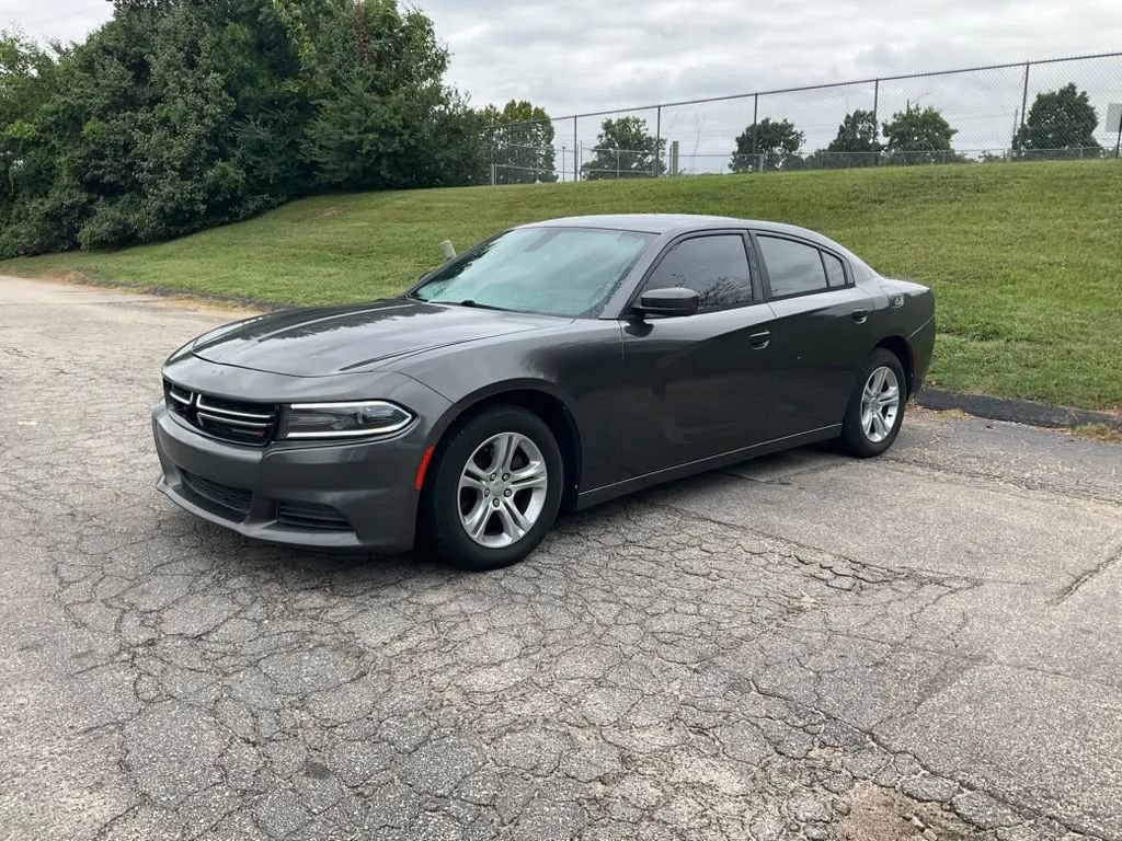 Used 2015 Dodge Charger SE RWD image 3