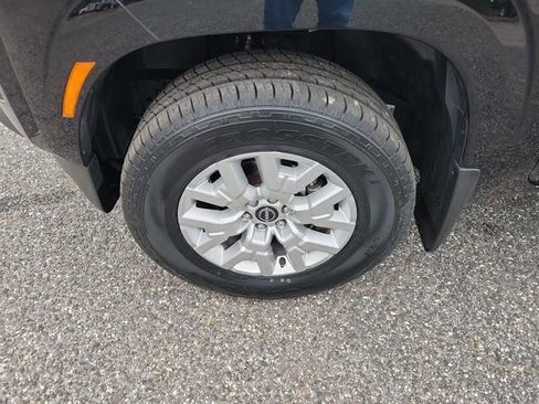 Used 2023 Nissan Frontier SV w/ SV Premium Package image 5