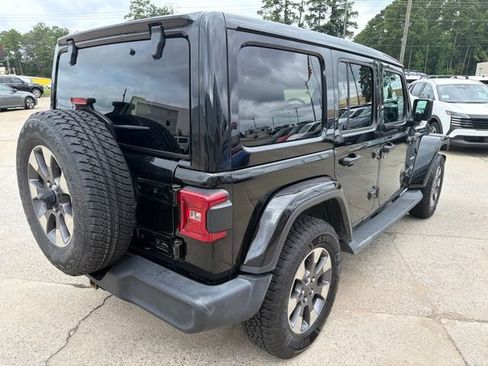 Used 2019 Jeep Wrangler Unlimited Sahara AWD/4WD image 6