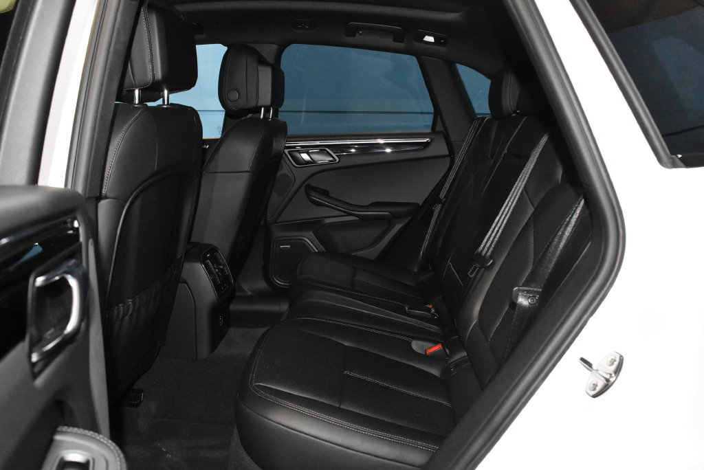 Certified 2026 Porsche Macan AWD/4WD image 21