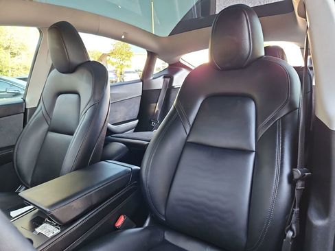 Used 2022 Tesla Model Y Long Range image 24