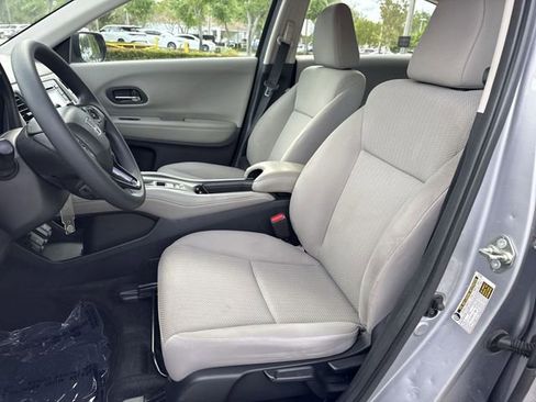 Used 2017 Honda HR-V LX image 11