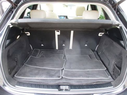 Used 2021 Mercedes-Benz GLA 250 4MATIC image 3