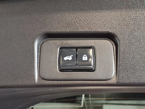 Used 2025 Nissan Rogue SV AWD/4WD image 7