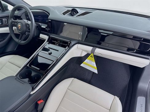 New 2026 Porsche Panamera image 31