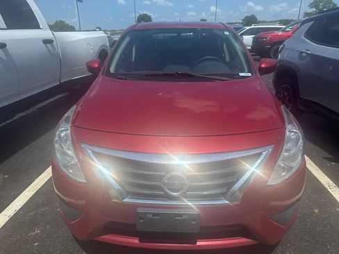 Used 2015 Nissan Versa SV FWD image 2