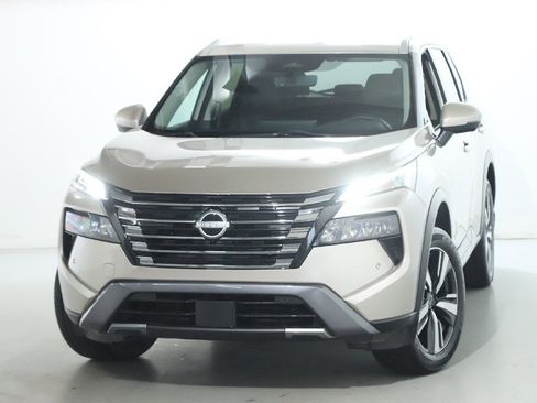 Certified 2024 Nissan Rogue SL image 3