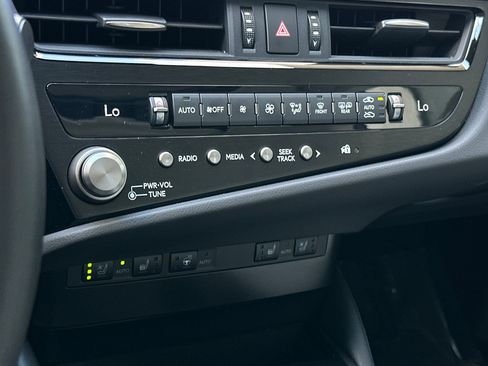 Certified 2024 Lexus ES 300h w/ Premium Package FWD image 21